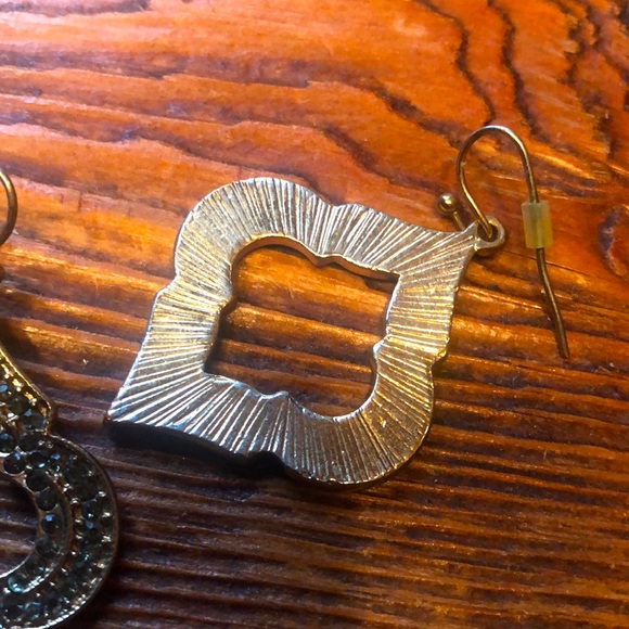 Rhinestone arabesque style earrings - Picture 2 of 2